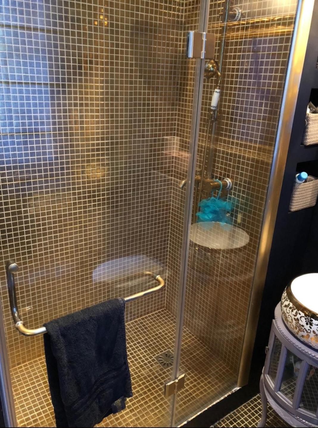 S - Louvre Museum - Shared Bathroom With Host * Parigi